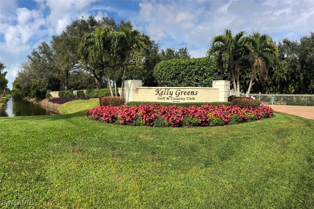 12130 Kelly Greens Blvd in Ft. Myers, FL - Building Photo