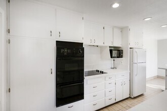 838 D St in Davis, CA - Building Photo - Building Photo