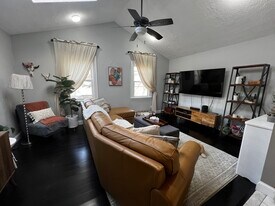 81 Morton Ave, Unit 2 in Medford, MA - Building Photo