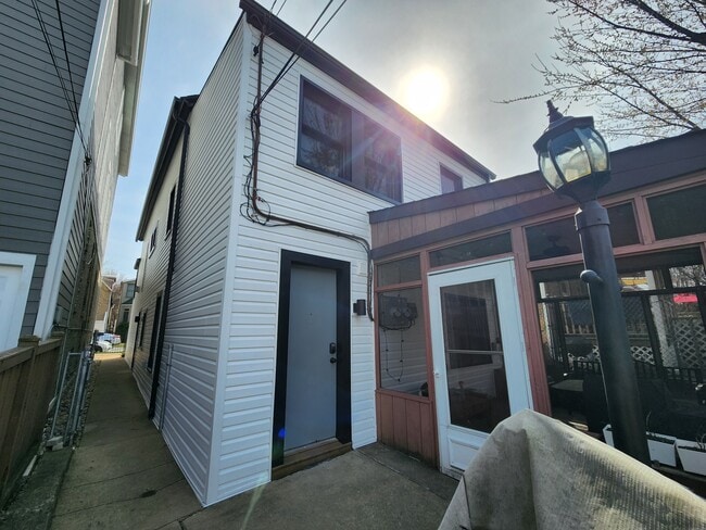 1748 W Newport Ave, Unit 1b in Chicago, IL - Building Photo - Building Photo