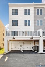 1722 Old Brick Rd in Glen Allen, VA - Foto de edificio - Building Photo