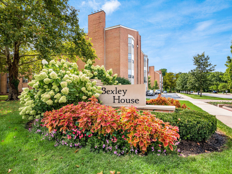 BEXLEY HOUSE in Columbus, OH - Building Photo