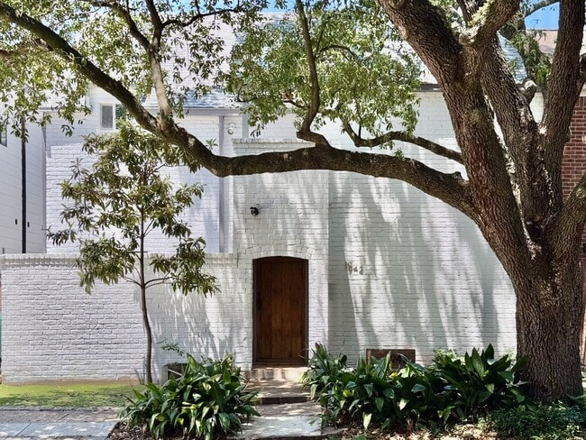 property at 1942 Indiana St