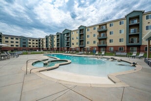 Crescent Falls in Joplin, MO - Building Photo