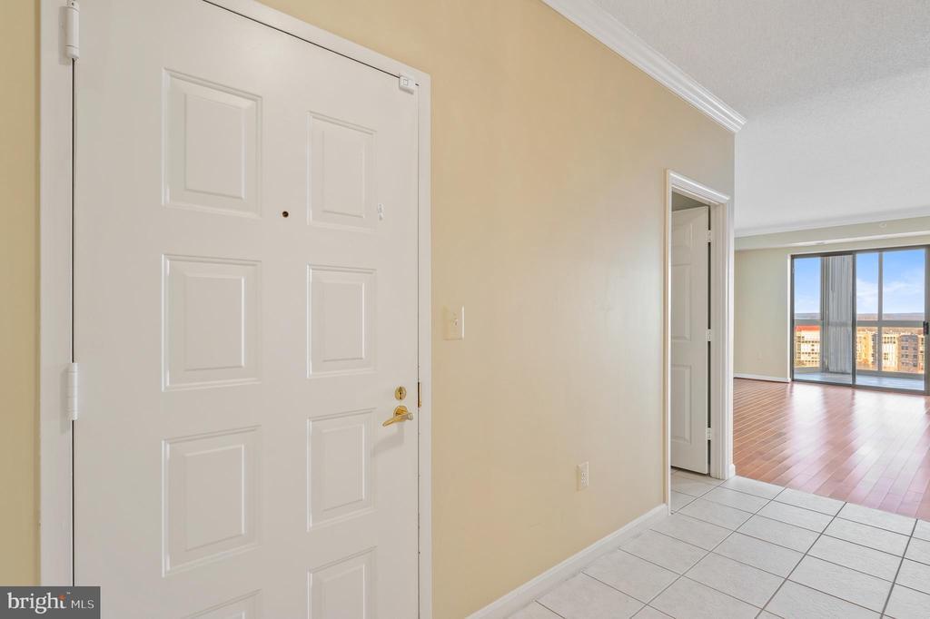 19355 Cypress Ridge Terrace in Leesburg, VA - Building Photo