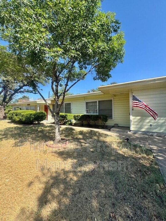 2528 W Ave N in San Angelo, TX - Building Photo