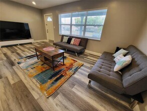 5624 Lime Way in Seminole, FL - Building Photo - Building Photo