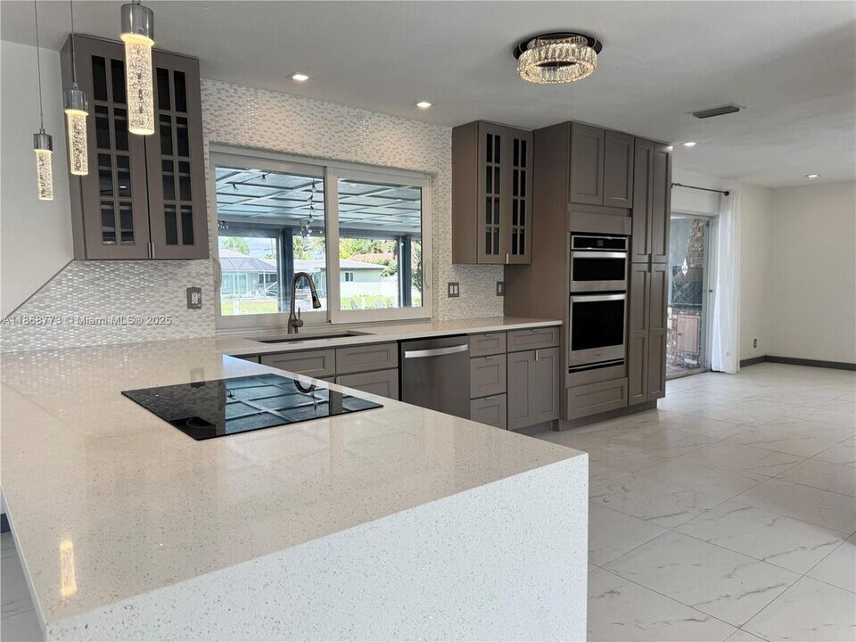 6311 NE 20th Way in Fort Lauderdale, FL - Foto de edificio