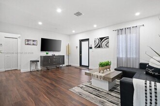 445 SW 62nd Ct in Miami, FL - Building Photo - Building Photo