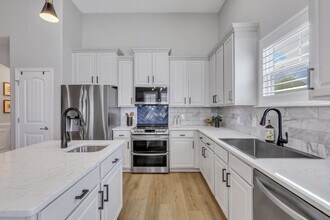 218 Lake Pointe Dr in Savannah, GA - Building Photo - Building Photo