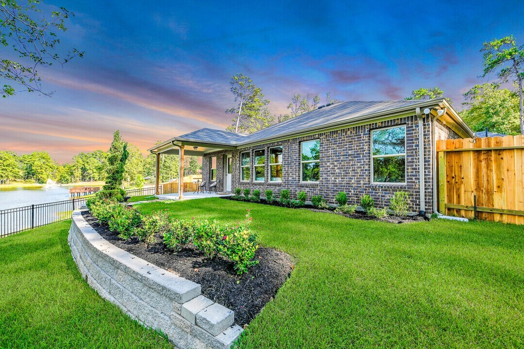 106 Elm in Magnolia, TX - Building Photo