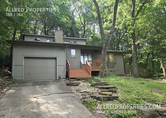 property at 894 N Lewis Ave