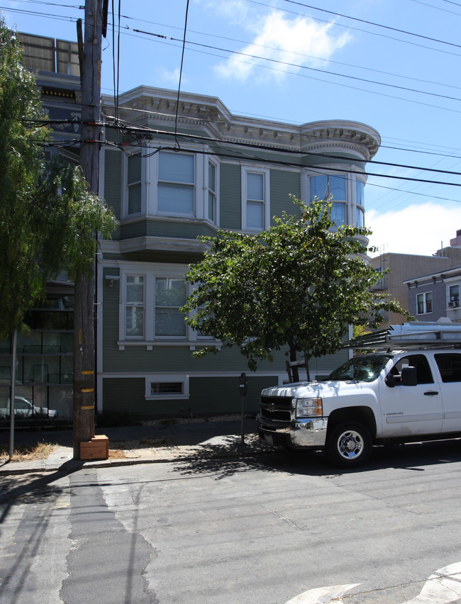 501 Bartlett St in San Francisco, CA - Foto de edificio - Building Photo