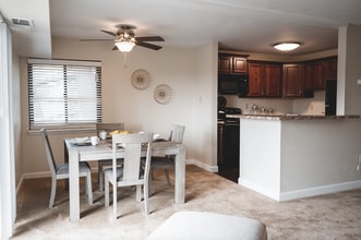 Hyland Hills in Pittsburgh, PA - Building Photo - Building Photo