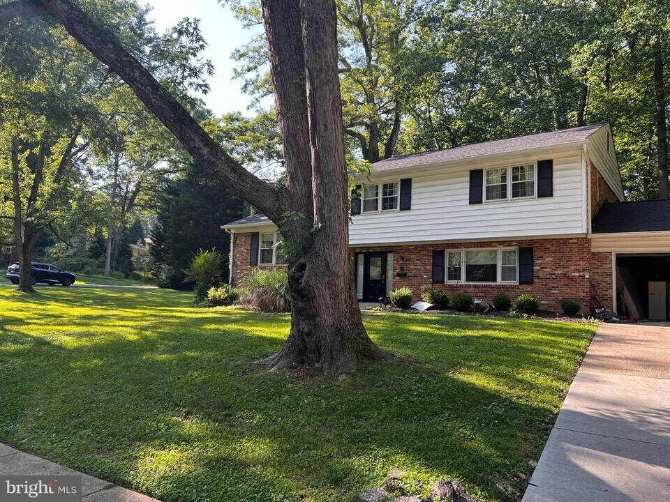 9104 Hamilton Dr in Fairfax, VA - Building Photo
