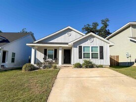 392 Hilburn Ln in Pensacola, FL - Building Photo