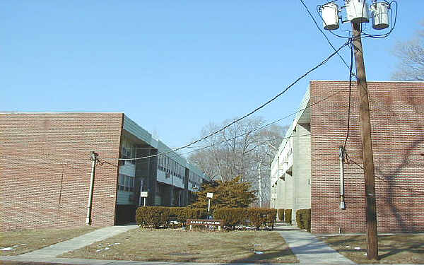 Essex Square in Bloomfield, NJ - Building Photo - Building Photo