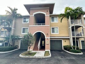 6521 Emerald Dunes Dr in Royal Palm Beach, FL - Building Photo