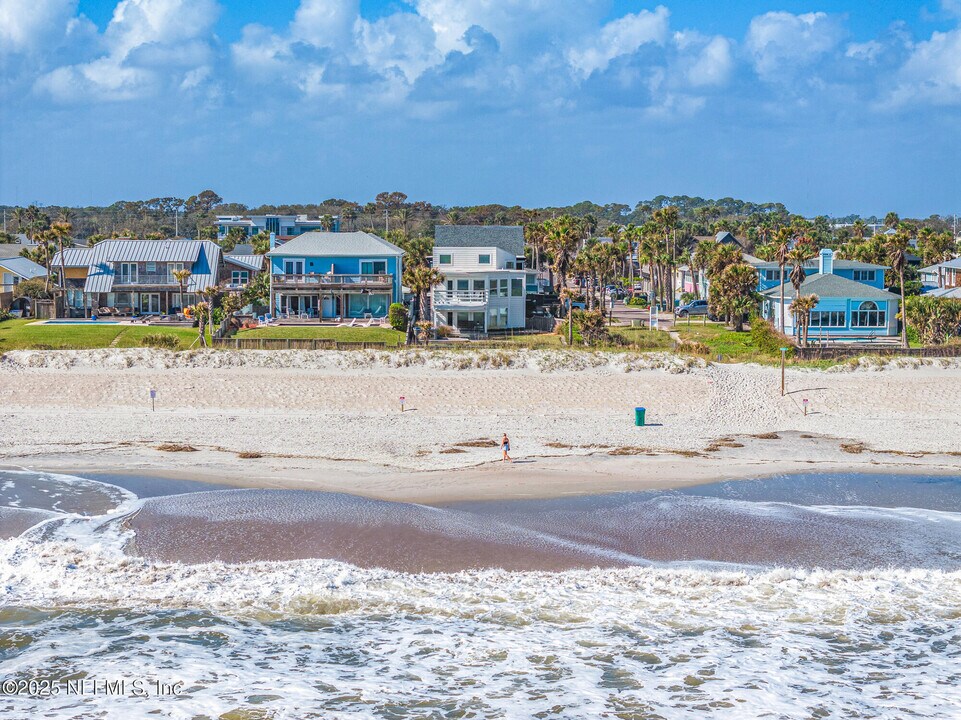 93 Orange St in Neptune Beach, FL - Foto de edificio