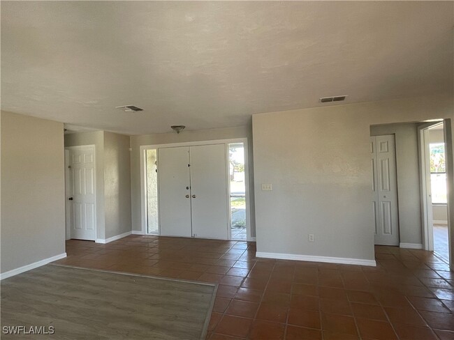 4003 SE 2nd Ave in Cape Coral, FL - Building Photo - Building Photo