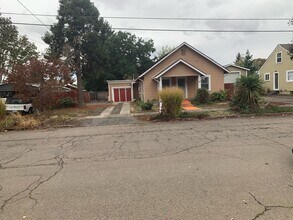 450 W Sherman St in Lebanon, OR - Building Photo - Building Photo