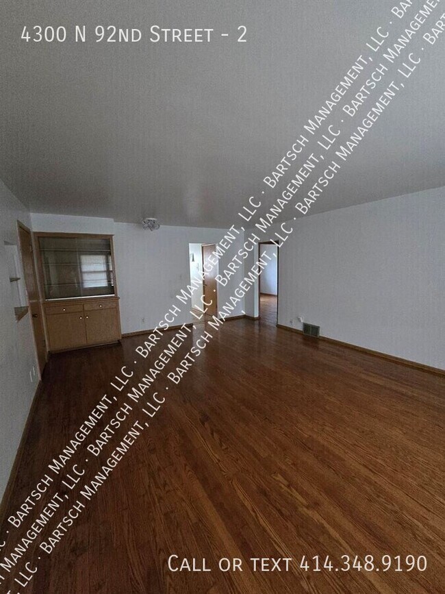 4300 N 92nd St in Milwaukee, WI - Building Photo - Building Photo
