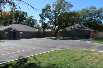 Bob Brown Apartments in Copperas Cove, TX - Foto de edificio - Building Photo