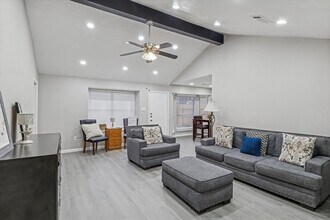 4934 Deerwood Cir in Baytown, TX - Building Photo - Building Photo