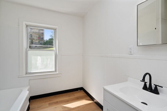 348-350-350 Wyoming St in Pittsburgh, PA - Foto de edificio - Building Photo