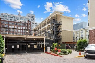 800 Peachtree St NE in Atlanta, GA - Building Photo - Building Photo