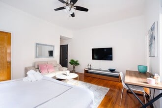 210 W 17th St in New York, NY - Building Photo - Building Photo