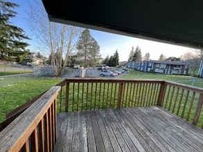 2717 Callahan Dr in Bremerton, WA - Building Photo - Building Photo