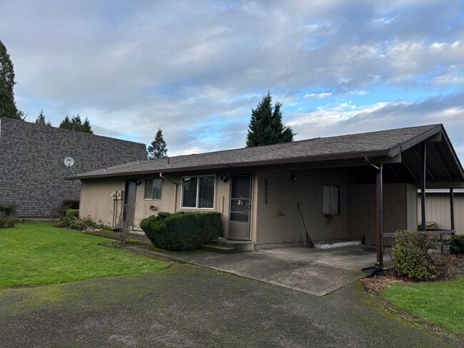5555 SE Gill St in Milwaukie, OR - Building Photo - Building Photo