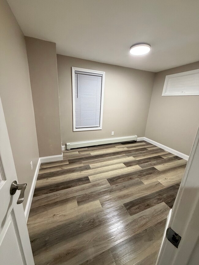 119 Division St, Unit Apt 1st Floor in New Bedford, MA - Foto de edificio - Building Photo