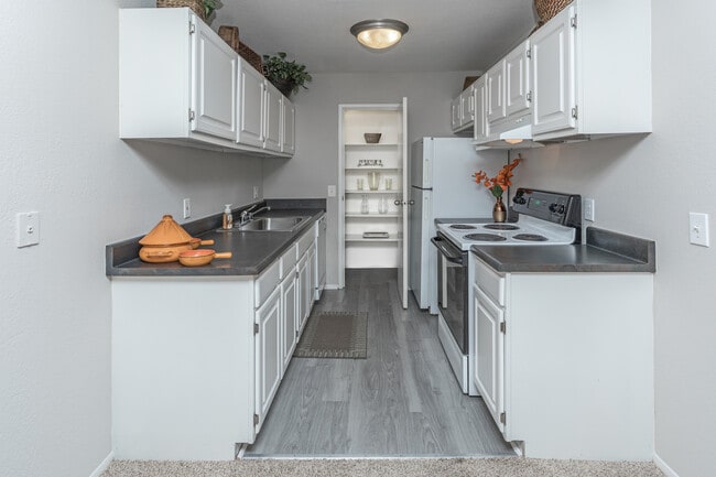 Essex At Hampton in Rochester Hills, MI - Foto de edificio - Interior Photo