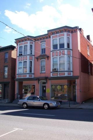 132 Lincoln Way W in Chambersburg, PA - Building Photo