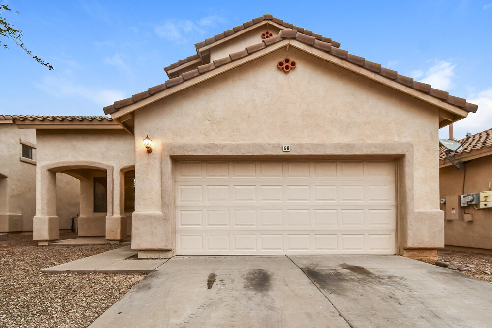 68 W Camino Presidio Quemado in Sahuarita, AZ - Building Photo