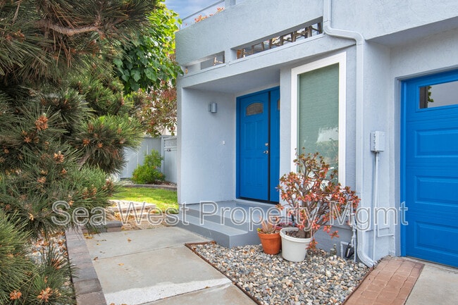 846 S Cedros Ave in Solana Beach, CA - Building Photo - Building Photo
