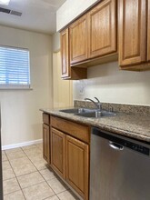 526 Cartmell Dr in Merced, CA - Foto de edificio - Building Photo