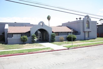 Mountain Plaza Apartments in San Bernardino, CA - Building Photo - Building Photo