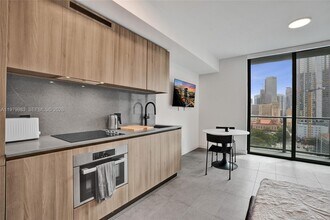 151 NE 5th St in Miami, FL - Building Photo - Building Photo