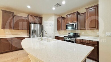 6613 W Sonoma Way in Florence, AZ - Building Photo - Building Photo