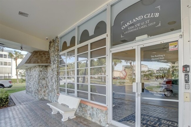 4050 NW 42nd Ave, Unit 312 in Lauderdale Lakes, FL - Building Photo - Building Photo