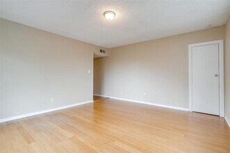 815 E Berry St in Fort Worth, TX - Building Photo - Building Photo