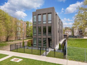 5921 S Calumet Ave in Chicago, IL - Building Photo - Building Photo