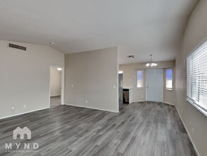 8077 Draco Cir in Las Vegas, NV - Building Photo - Building Photo