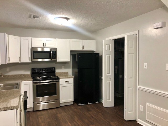 140 Pineland Cir in Raleigh, NC - Building Photo