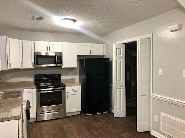 property at 140 Pineland Cir