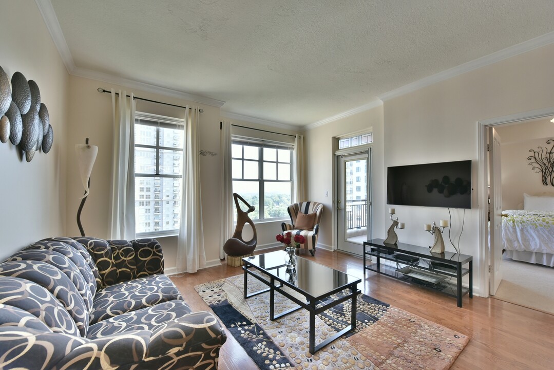 1101 Juniper St NE, Unit 1404 in Atlanta, GA - Building Photo