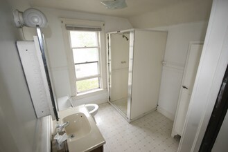 209 N Dewey St-Unit -209 1/2 N Dewey Street in Eau Claire, WI - Building Photo - Building Photo